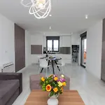 23 B Heated Pool شقة تروغير