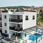 23 B Heated Pool شقة