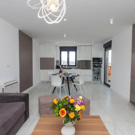 23 B Heated Pool Apartament Trogir