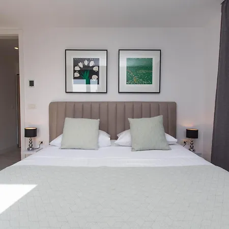 23 B Heated Pool Apartament Trogir