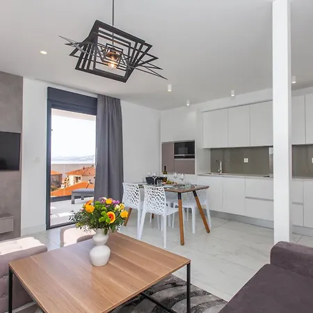 23 B Heated Pool Apartament