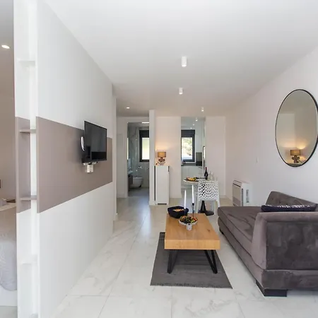 Apartament 23 B Heated Pool Trogir