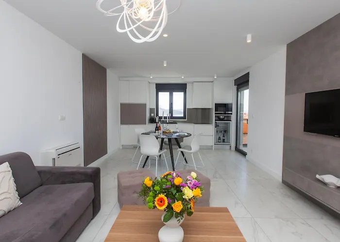 23 B Heated Pool Apartamento Trogir