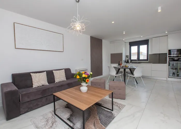 23 B Heated Pool Trogir